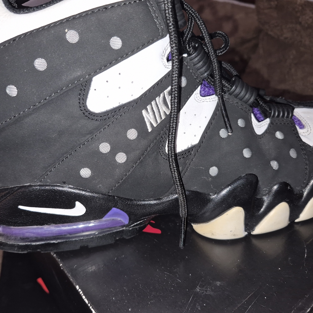 Nike Black & White Athletic Sneakers with Purple Accents - Picture 4 of 6